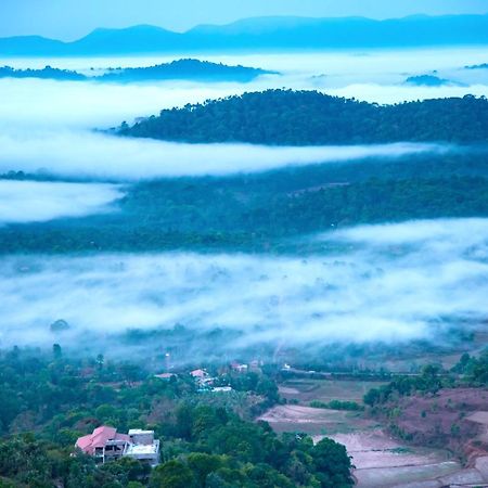 Hotel Shawrya The Grand Madikeri Ngoại thất bức ảnh